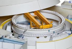 Modell eines Kernkraftwerkes aus Karton. Es ist sehr detailgenau und sorgfältig gearbeitet. Das Dach des Gebäudes ist abgenommen, so dass das Innere des Reaktors erkennbar ist.