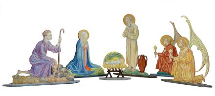 Krippe von Rudolf Cammisar, um 1930. Figuren: Heilige Familie, kniender Hirte und zwei Engel mit Kerzen.